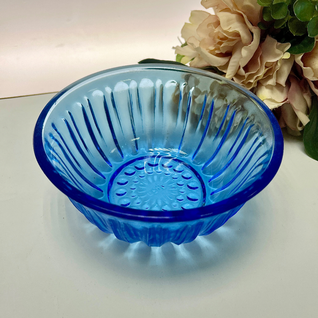 Ваза/салатник/конфетница, з-д Салаватстекло, голубое цветное стекло в прессе, винтаж, СССР. Картинка 1